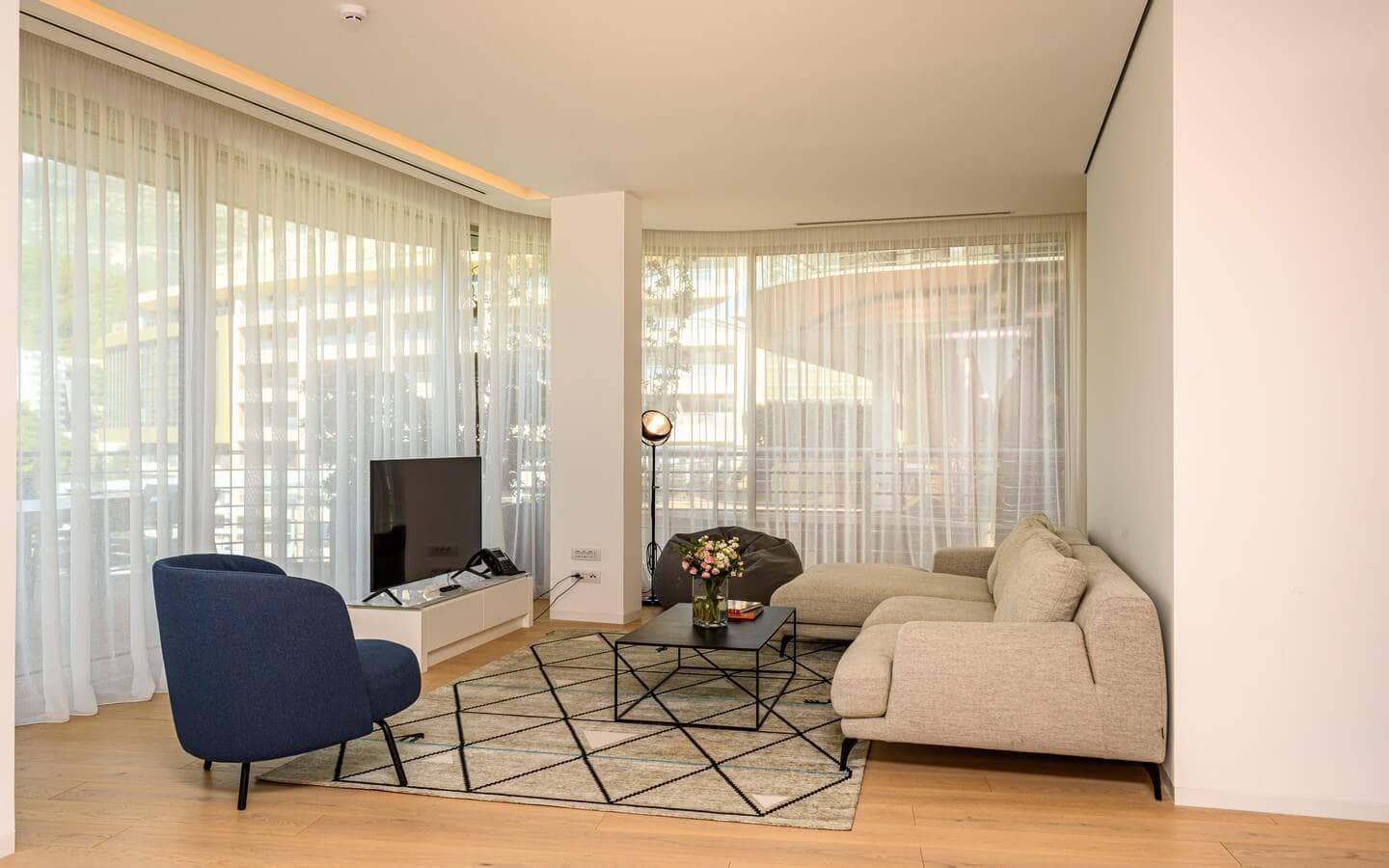 2 Bedroom Apartment in Dukley Gardens - photo 1
