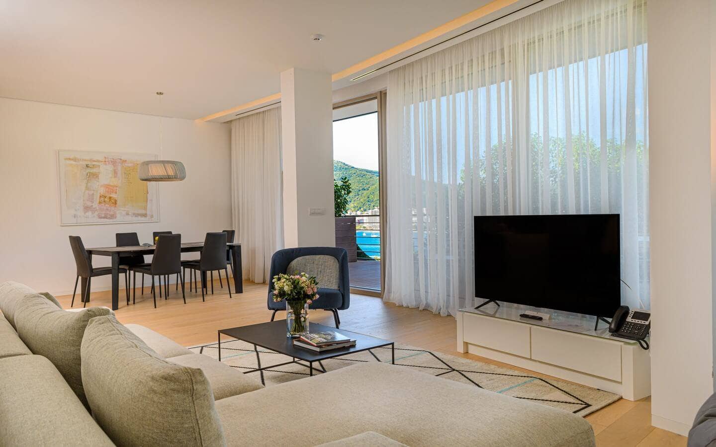 2 Bedroom Apartment in Dukley Gardens - photo 2