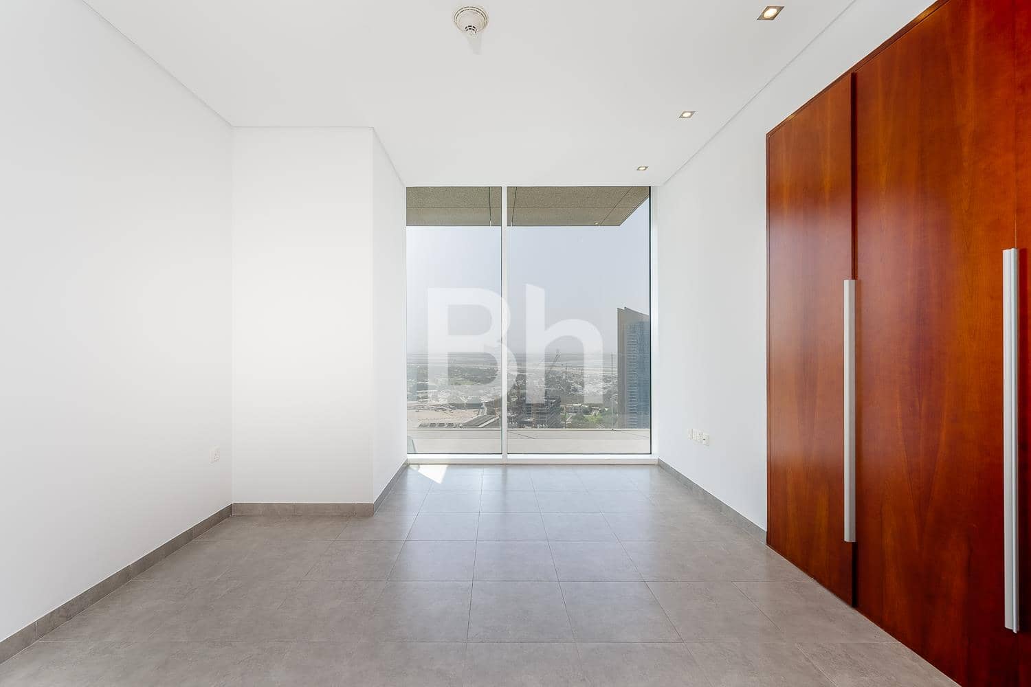 1 Bedroom Apartment in Maze Tower - photo 2