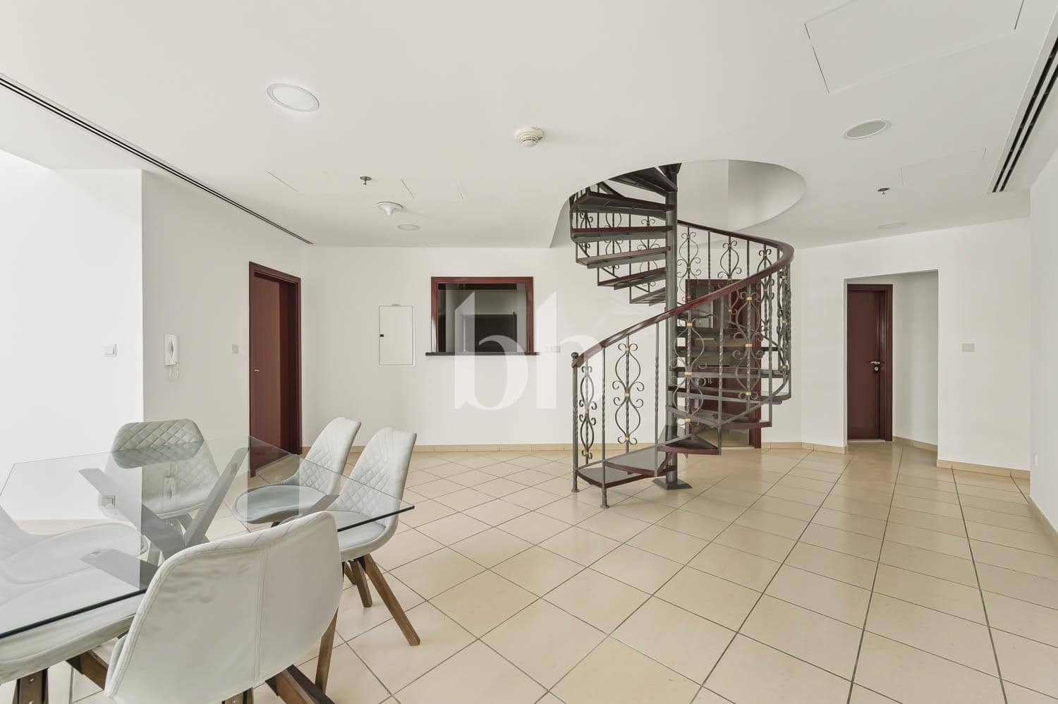4 Bedroom Apartment in Shams 4 - photo 2