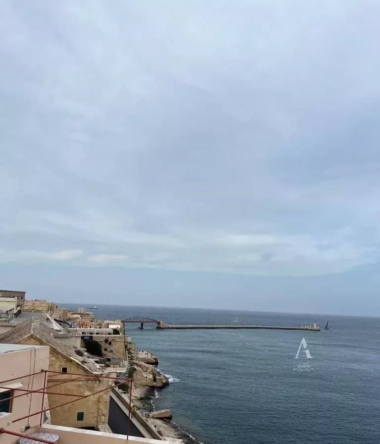 3 Bedroom Town House in Valletta - photo 2