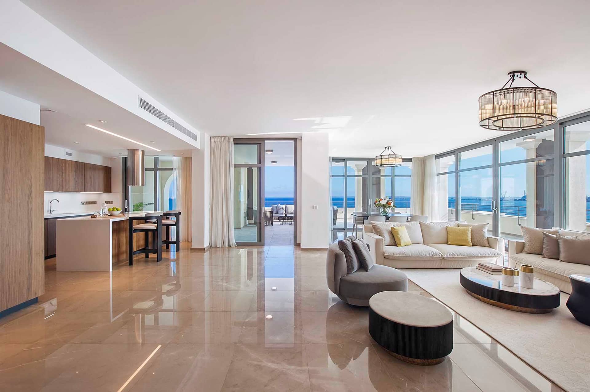 4 Bedroom Penthouse in Limassol Centre - photo 2