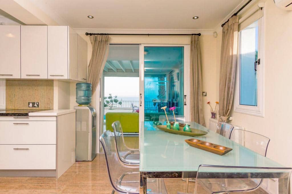 4 Bedroom House in Gregoriou Afxediou 98 - photo 2