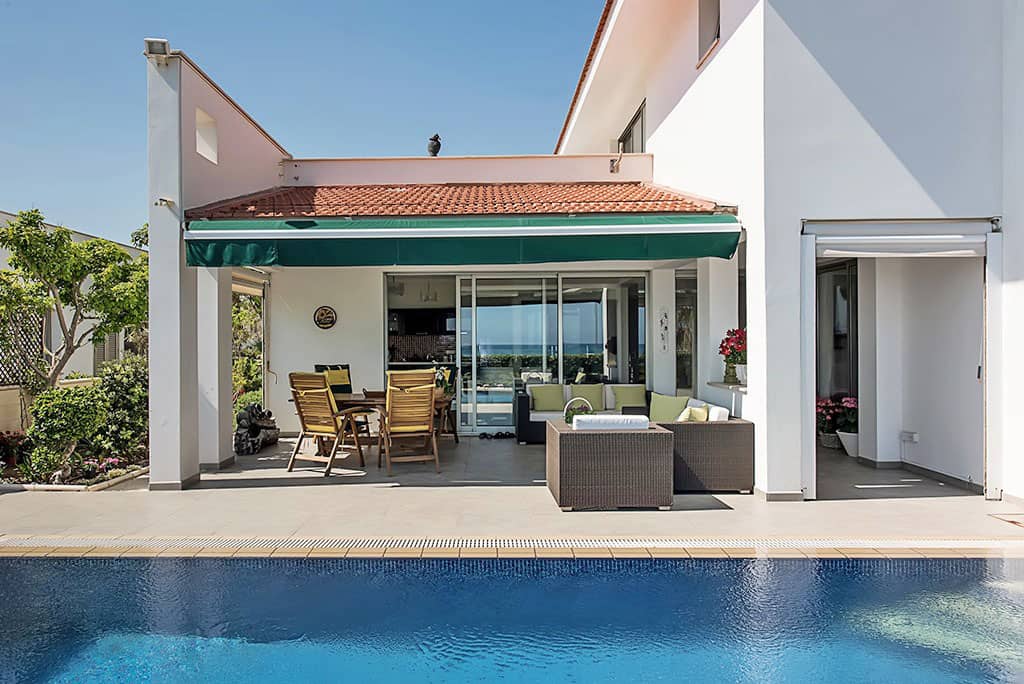 4 Bedroom House in Dromos Larnacas - Dekelias - photo 1