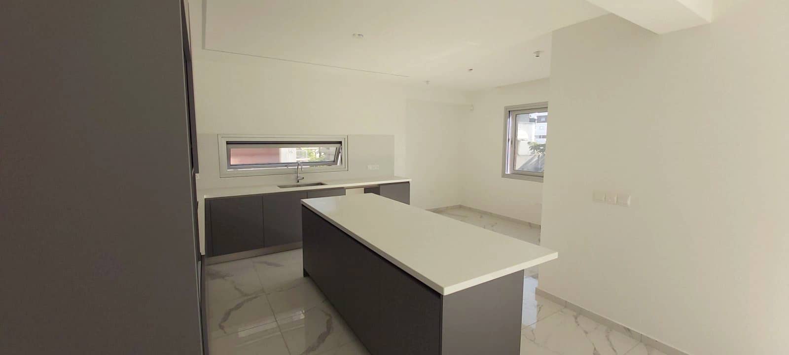 3 Bedroom Apartment in Vasili Michaelides 18 - photo 2