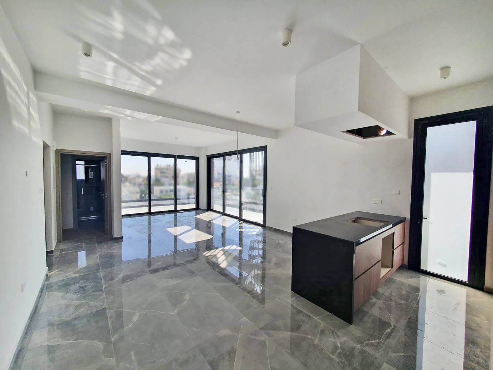 4 Bedroom Penthouse in Georgiou Fassoulioti 13 - photo 2