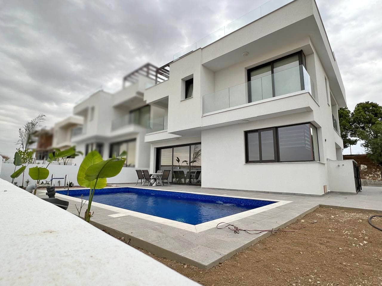 3 Bedroom House in 1 Apriliou
