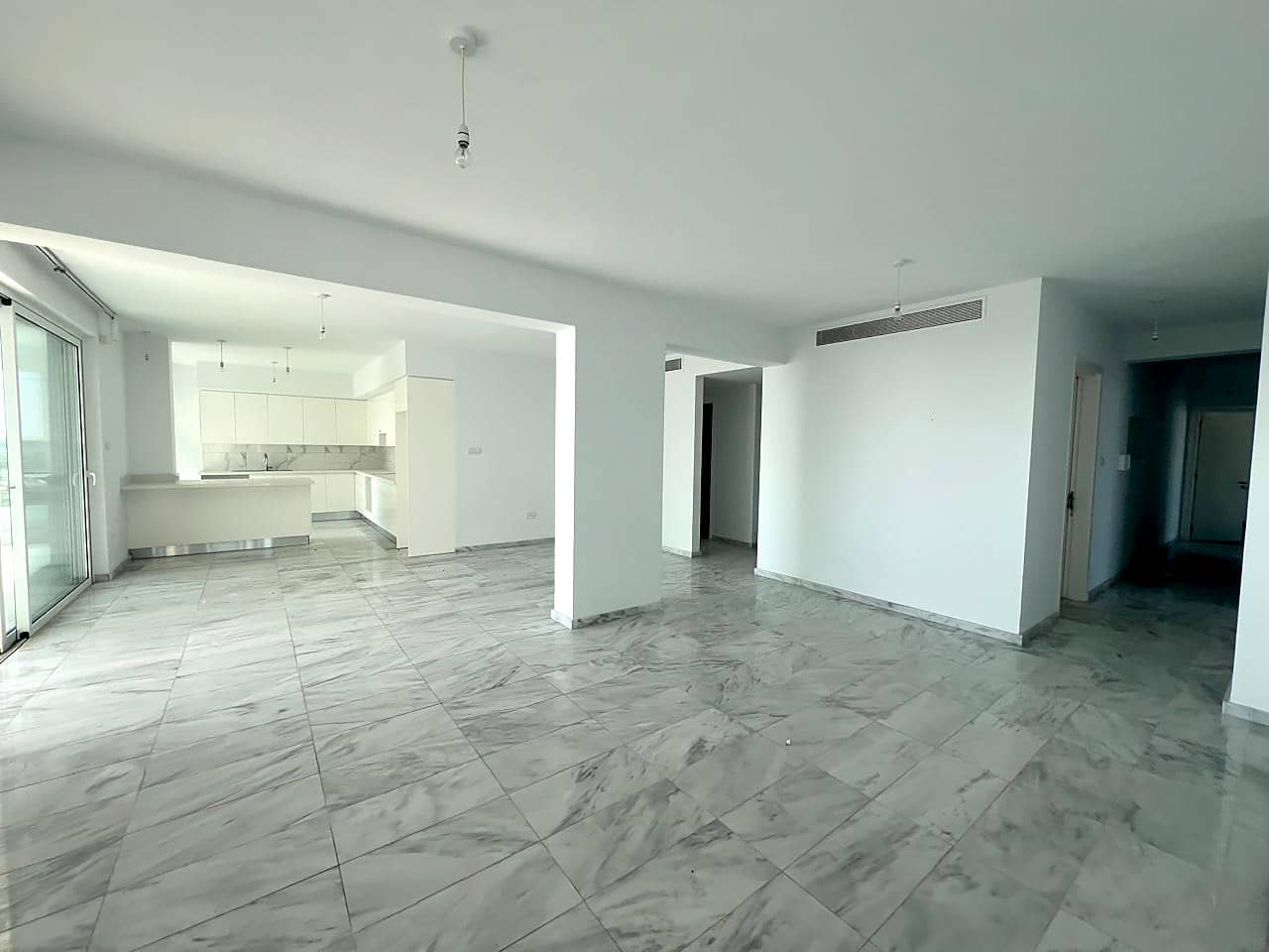 4 Bedroom Apartment in Kosta Markidi - photo 1