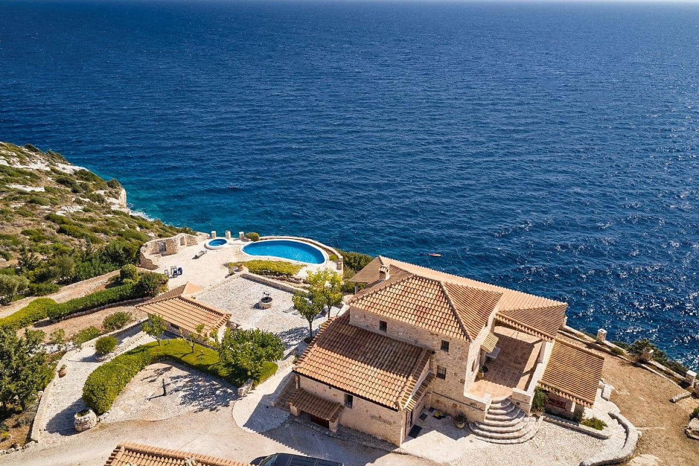 4 Bedroom Villa in Main town - Chora - photo 1