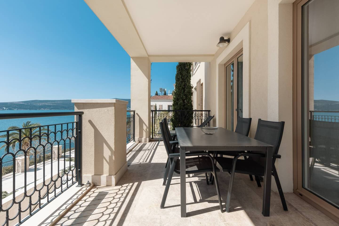 1 Bedroom Apartment in Porto Montenegro - photo 2
