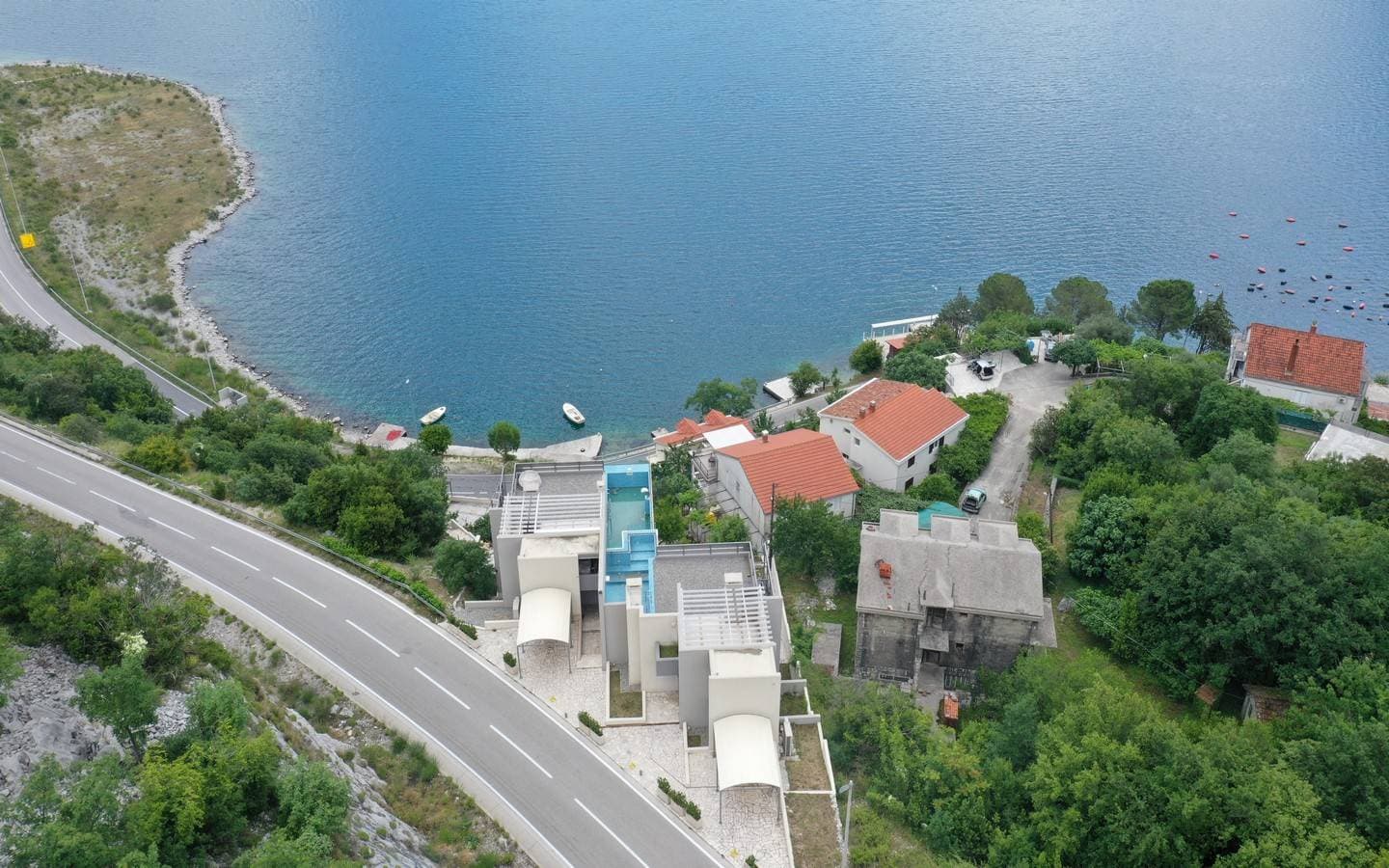 3 Bedroom Villa in Kotor - photo 1