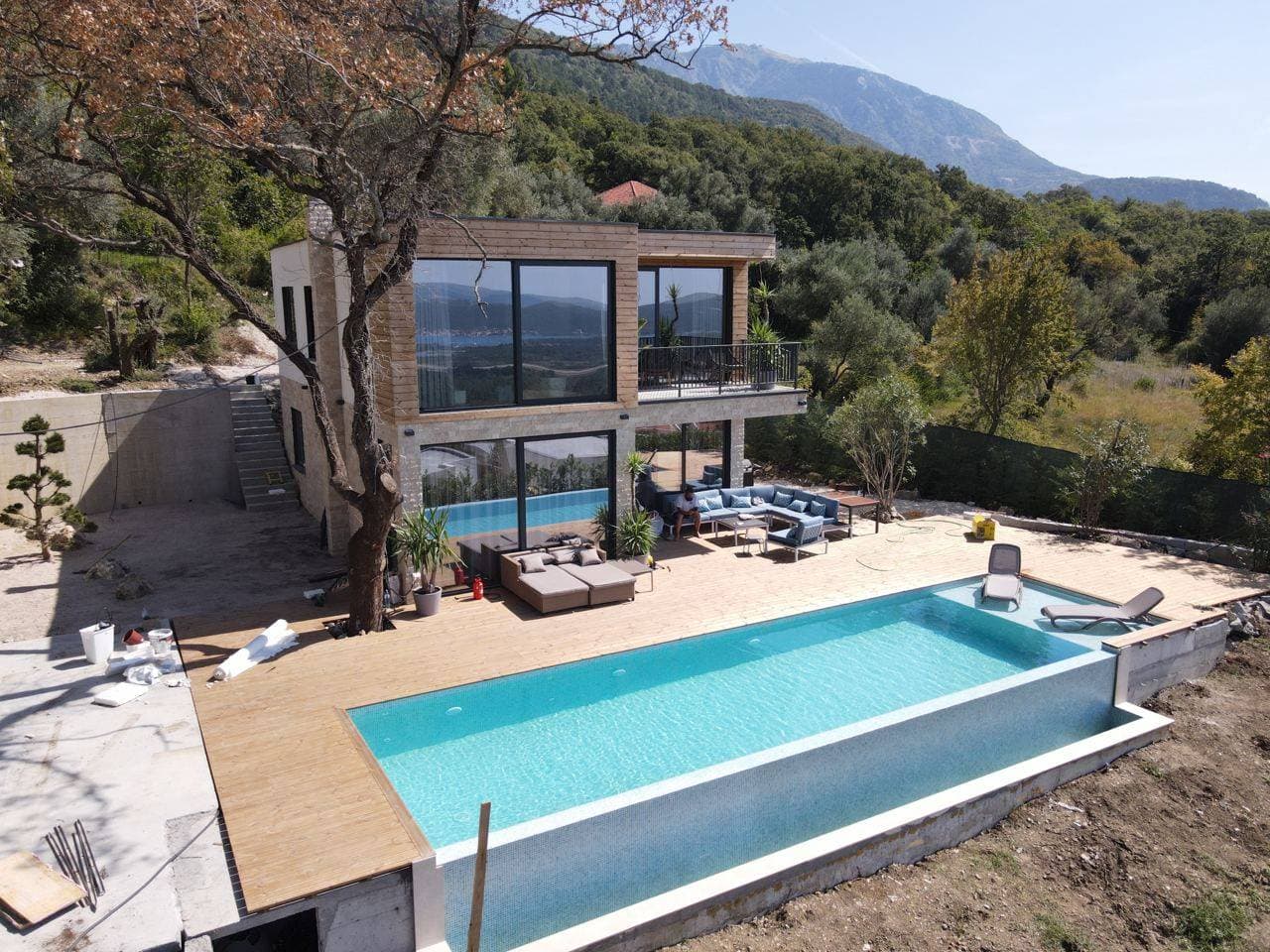 3 Bedroom Villas in Kavac - photo 1