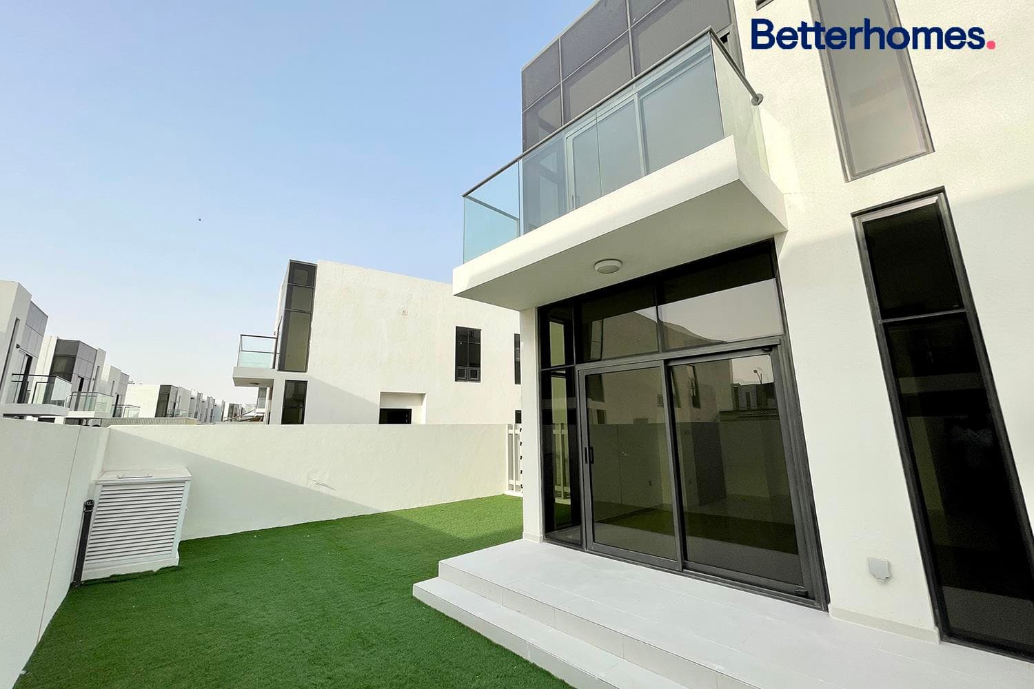 3 Bedrooms Townhouse in Damac Hills 2 - photo 2