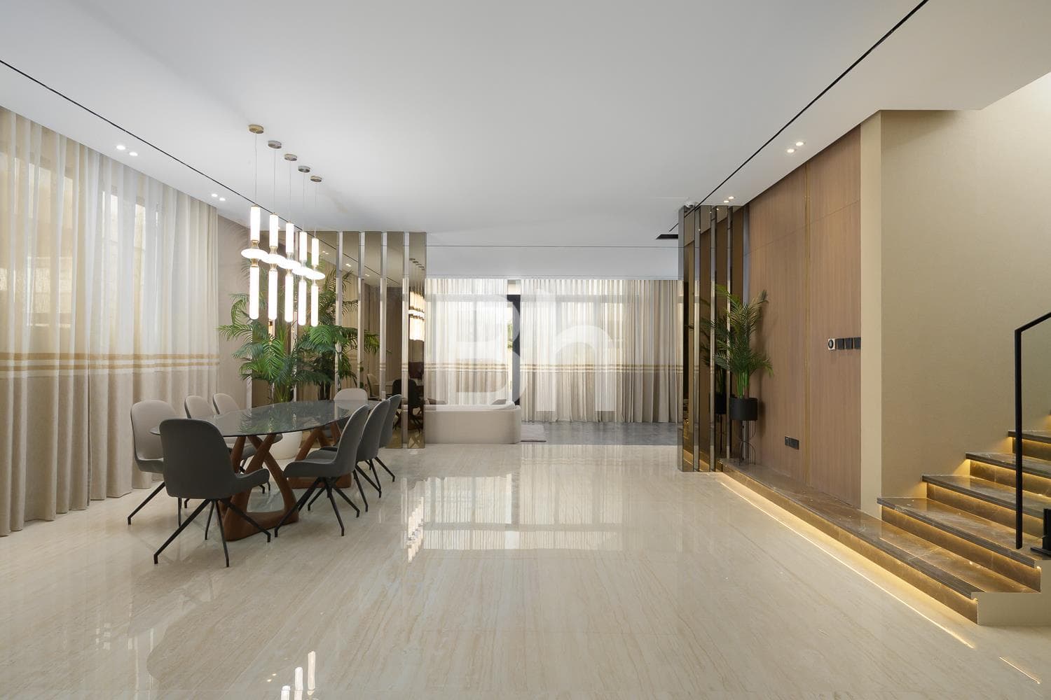 6 Bedrooms Villa in Jumeirah Park - photo 1