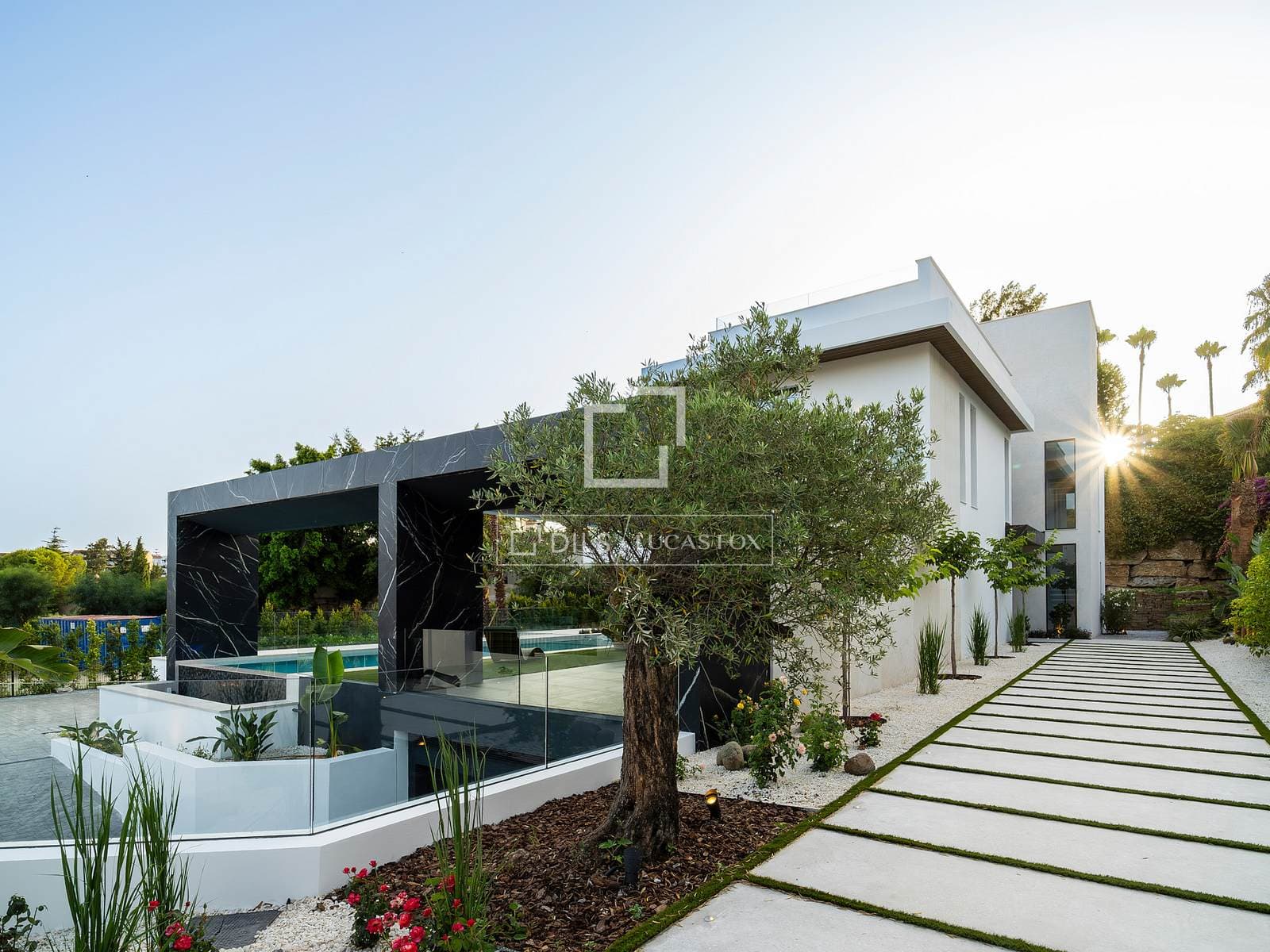 6 Bedroom House / Villa in Carretera de Benahavis - photo 1