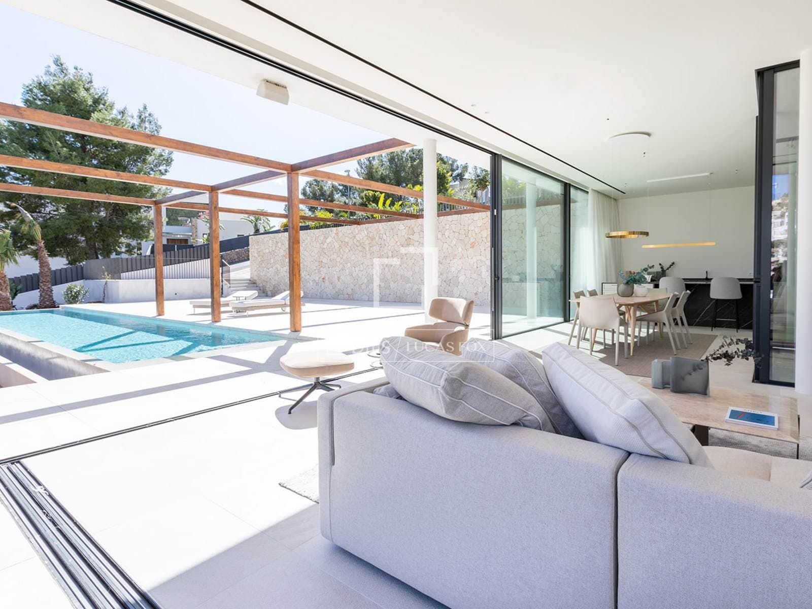 4 Bedroom House / Villa in Falco - photo 2