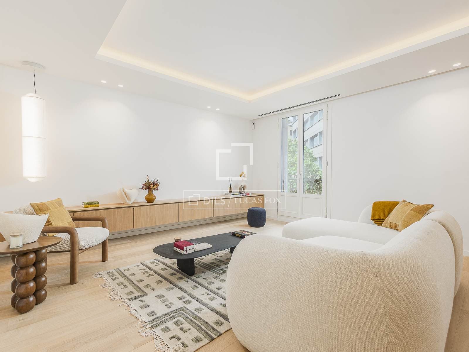 4 Bedroom Apartment in Consell de Cent - photo 2
