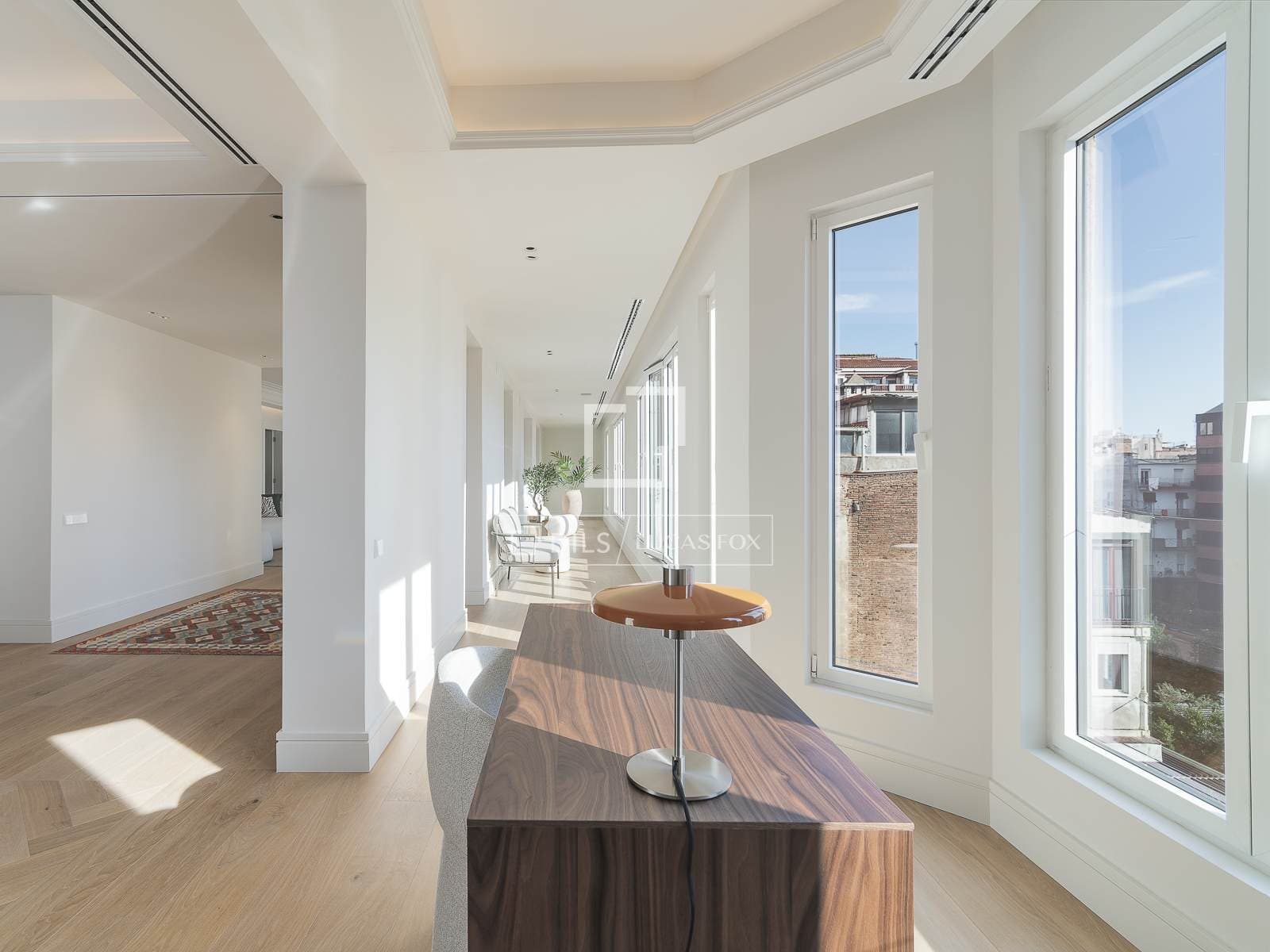 4 Bedroom Apartment in Consell de Cent - photo 2