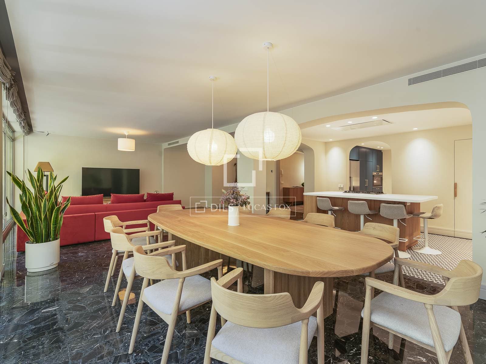 4 Bedrooms Apartment in  Balmes - photo 1