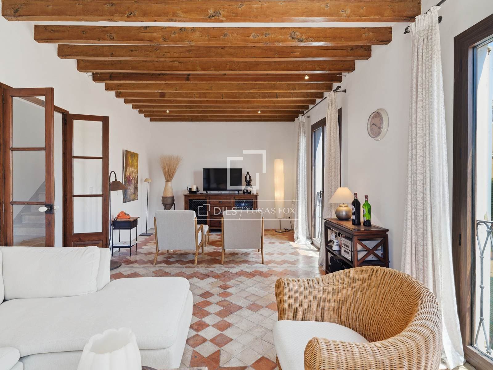 3 Bedroom Apartment in Can Vatlori - photo 2
