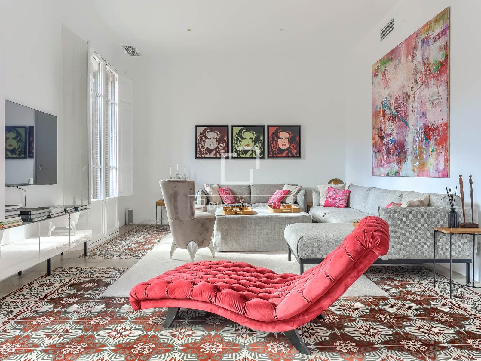 3 Bedroom Apartment in Carrer Bisbe Perelló - photo 2