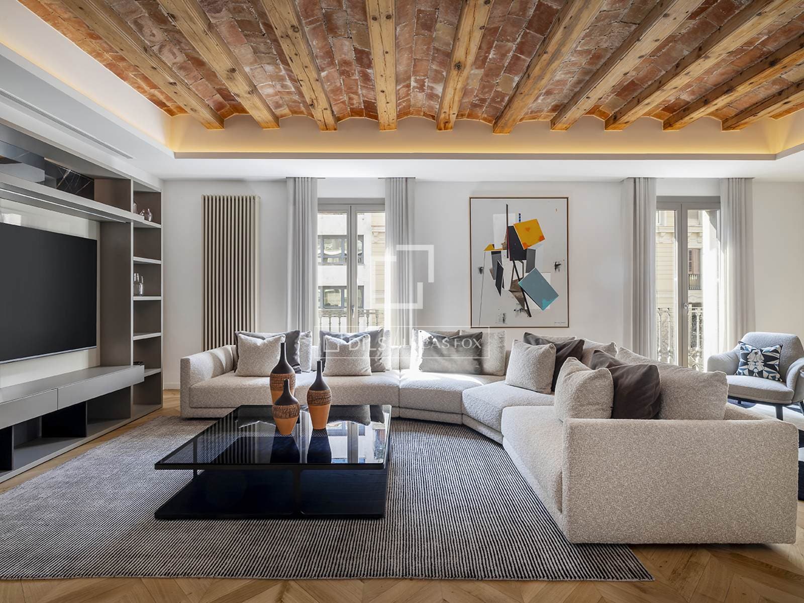 3 Bedrooms Apartment in  Pau Claris - photo 1