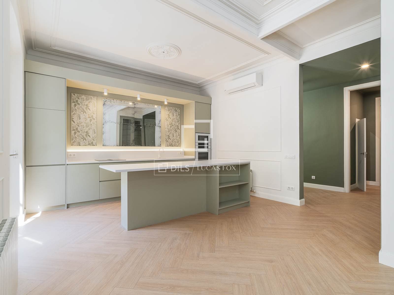 3 Bedrooms Apartment in  Pau Claris