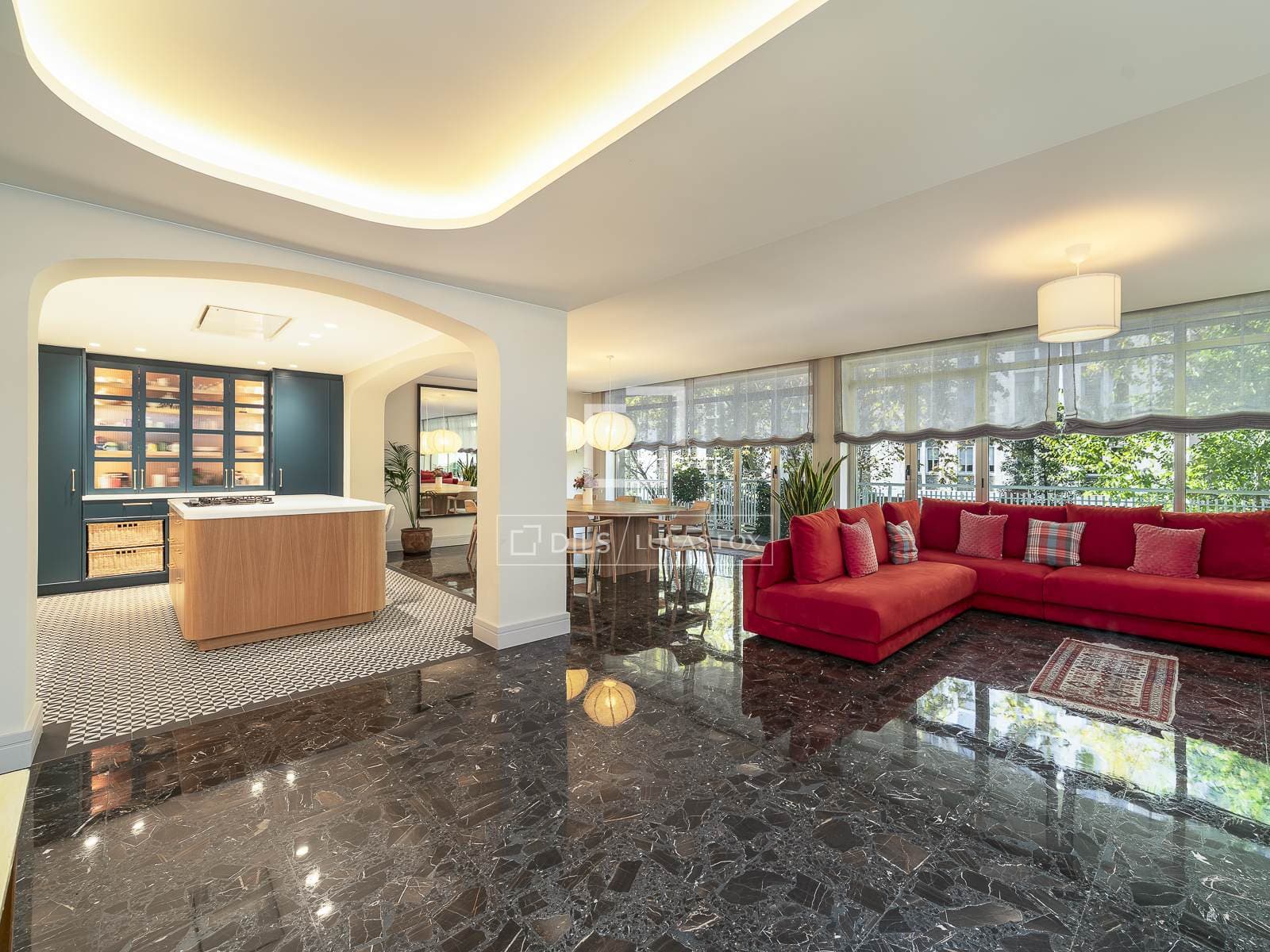 4 Bedrooms Apartment in  Balmes - photo 2