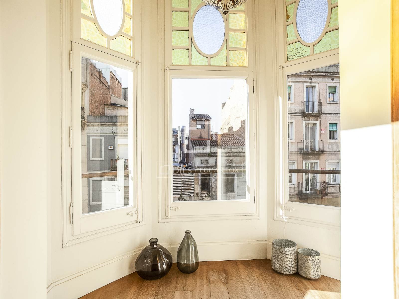 3 Bedroom Apartment in Gran de Gracia - photo 2