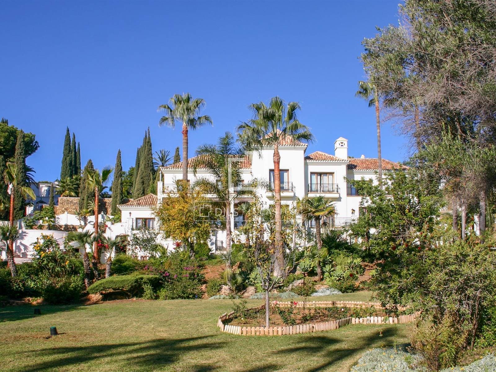 16 Bedroom House / Villa in Paraiso Alto
