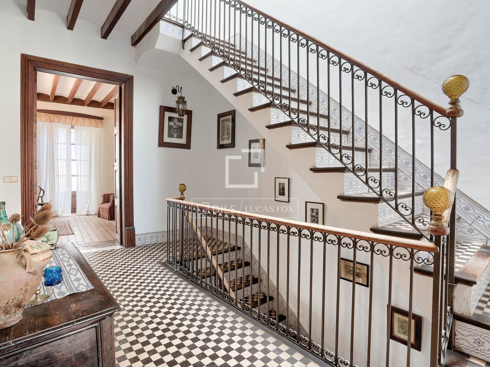 6 Bedrooms House / Villa in  carrer de sa lluna - photo 1