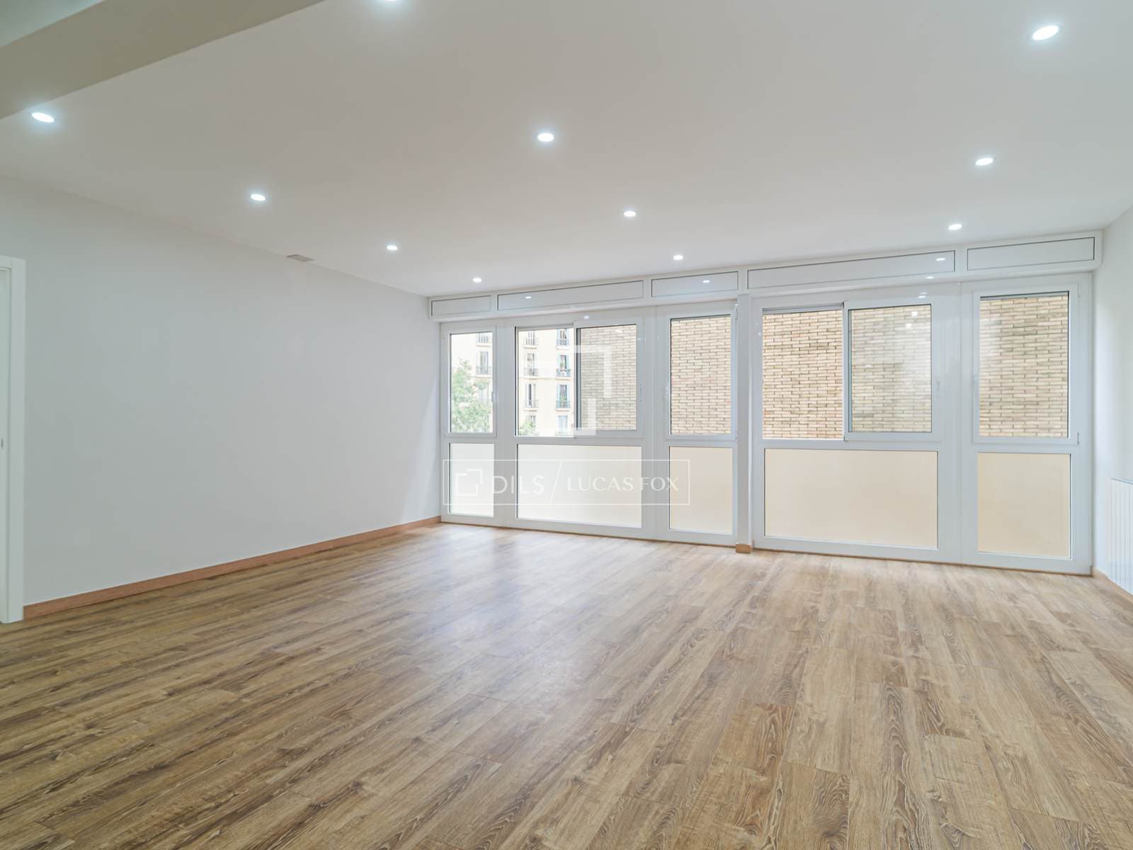 6 Bedroom Apartment in consell de cent