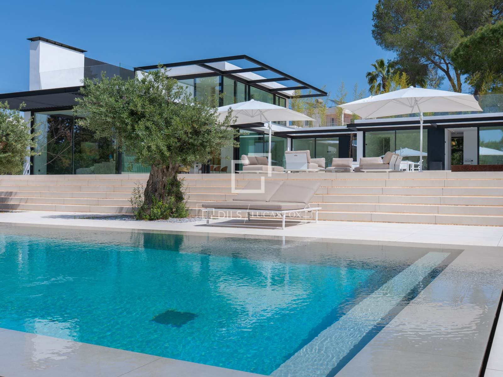 4 Bedroom House / Villa in Carrer Gerardo Diego