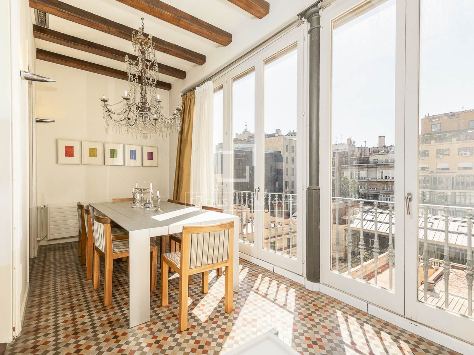 3 Bedroom Apartment in Rosselló - photo 2
