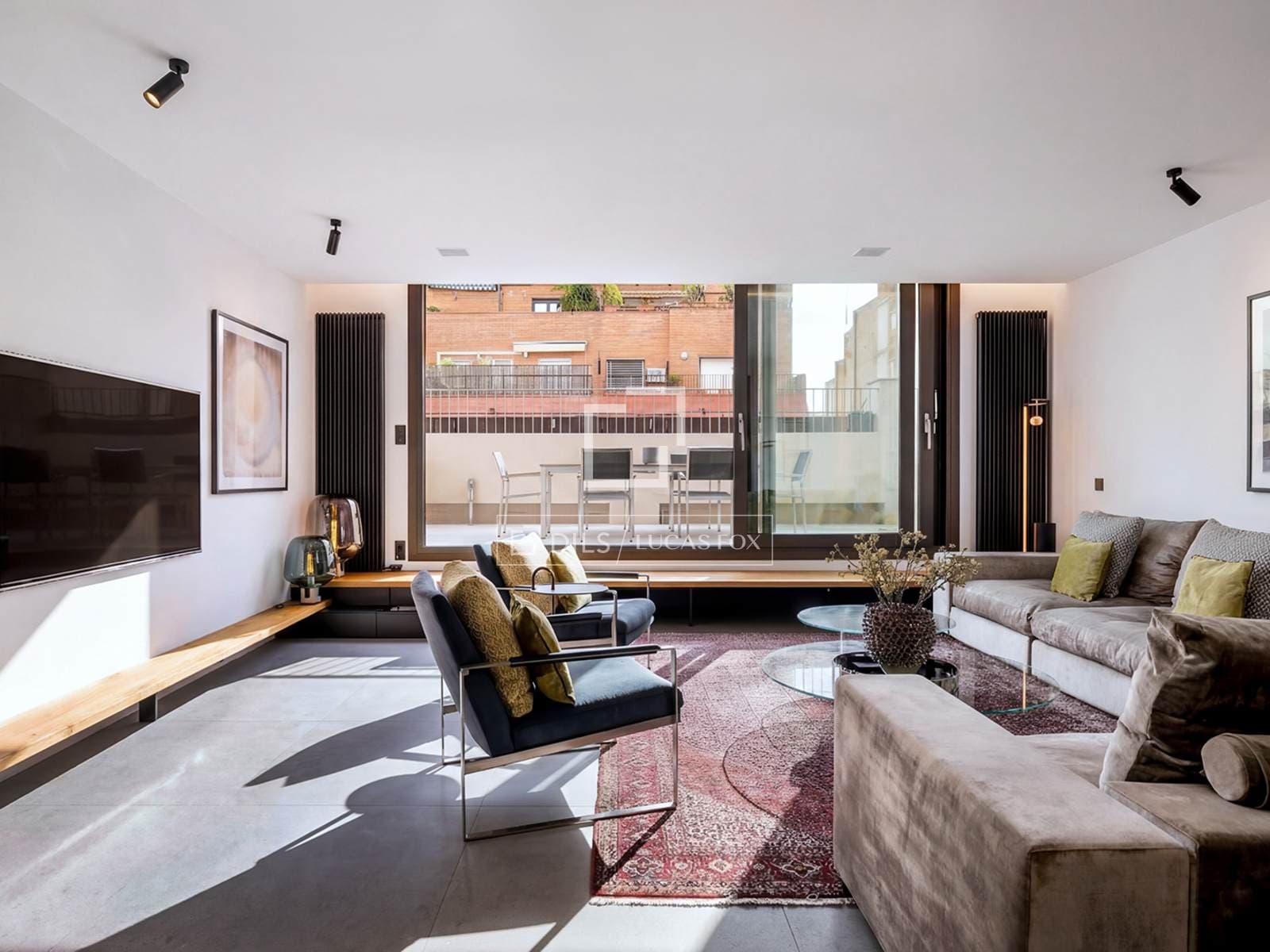 2 Bedrooms Apartment in  Girona - photo 1