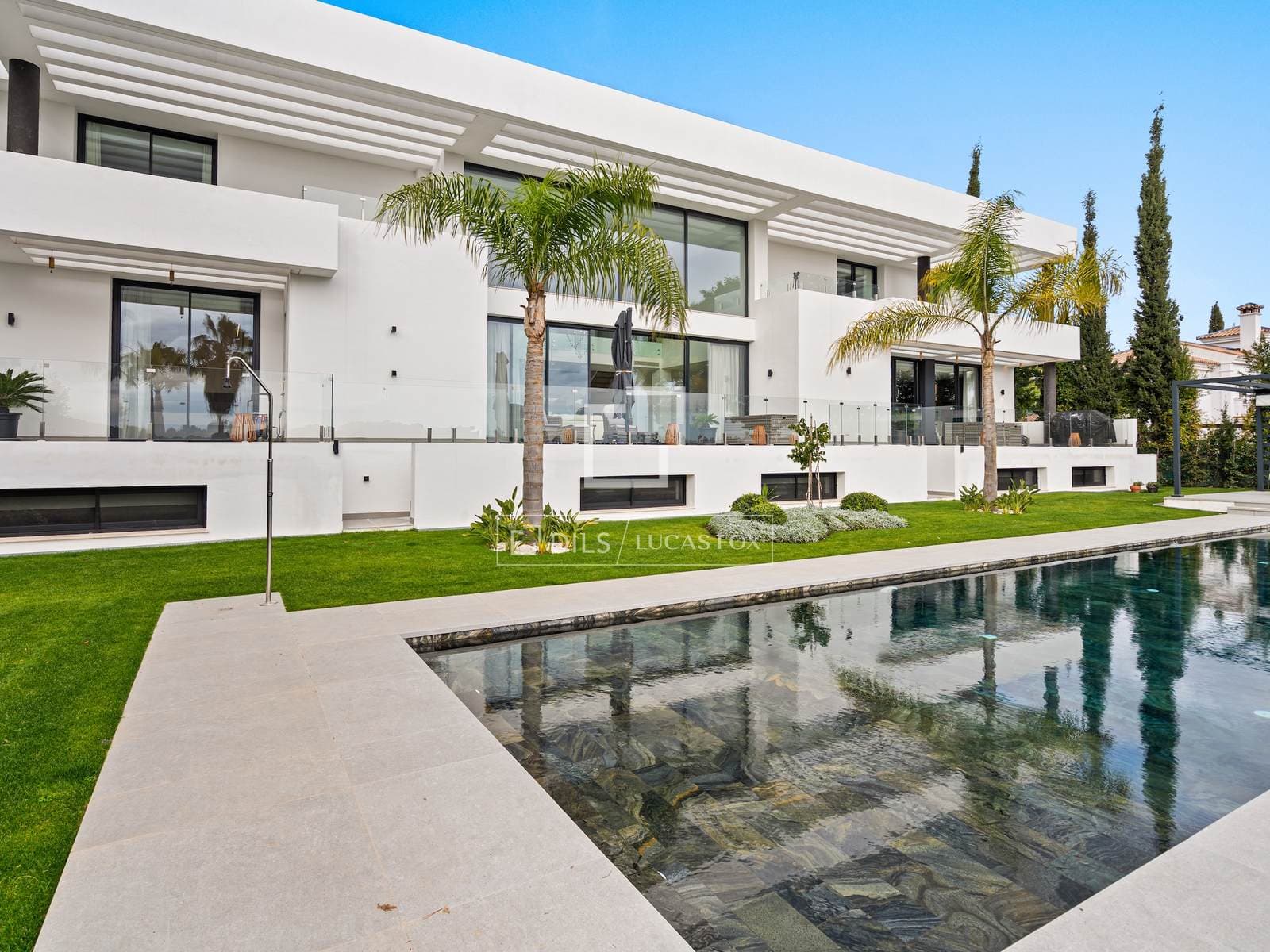 5 Bedroom House / Villa in El Paraiso - photo 1