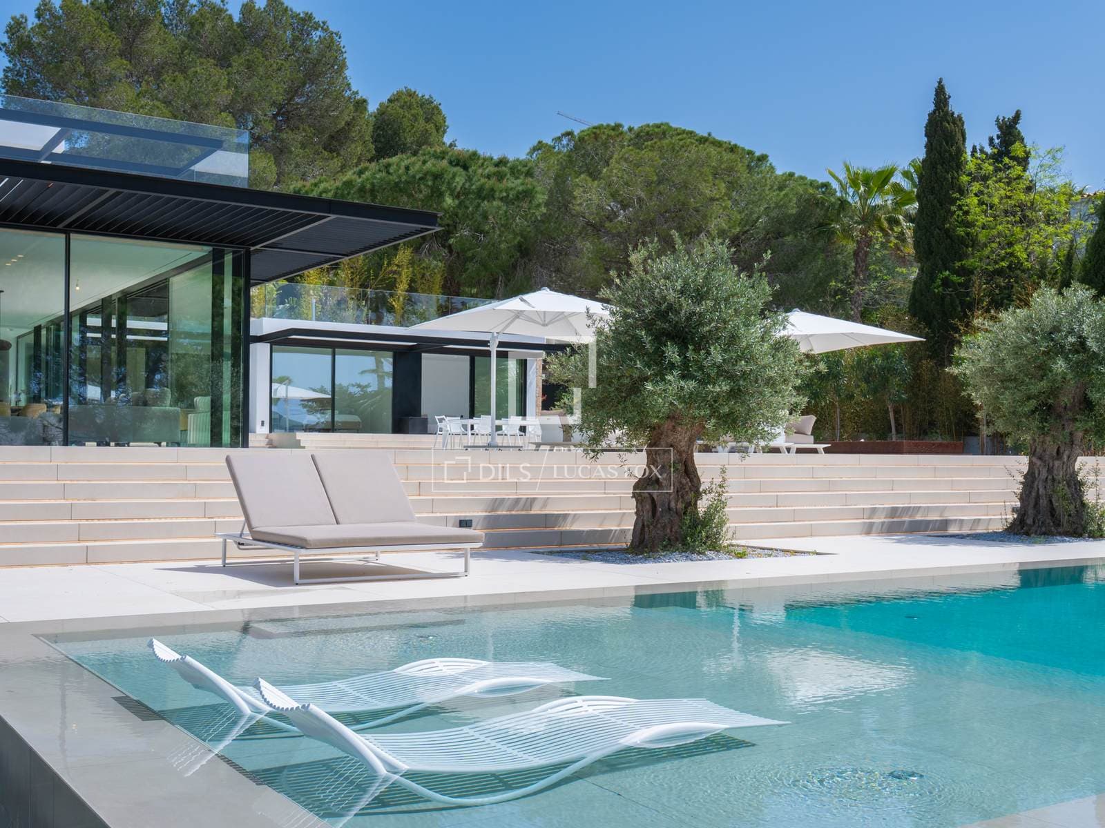 4 Bedroom House / Villa in Carrer Gerardo Diego - photo 2