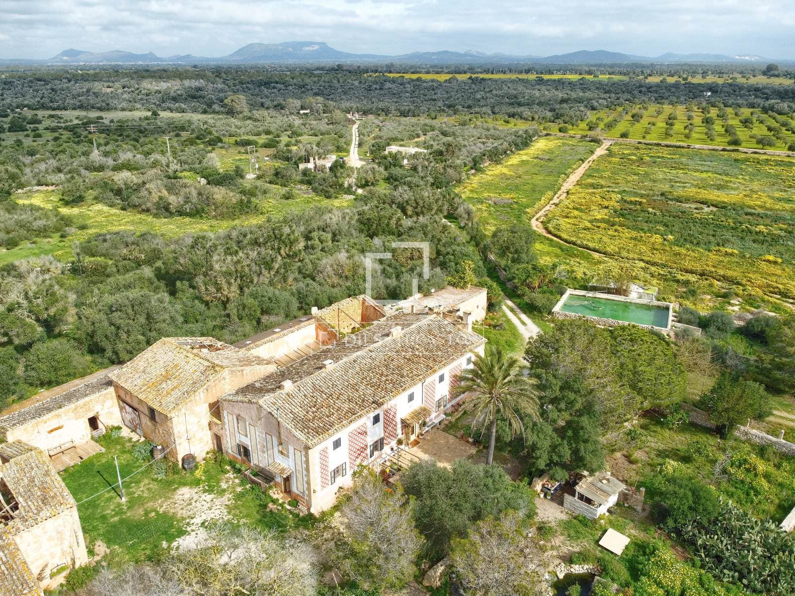 8 Bedroom Country house in Ma-6015