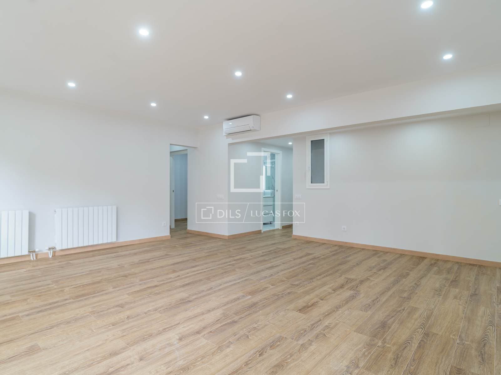 6 Bedroom Apartment in consell de cent - photo 2
