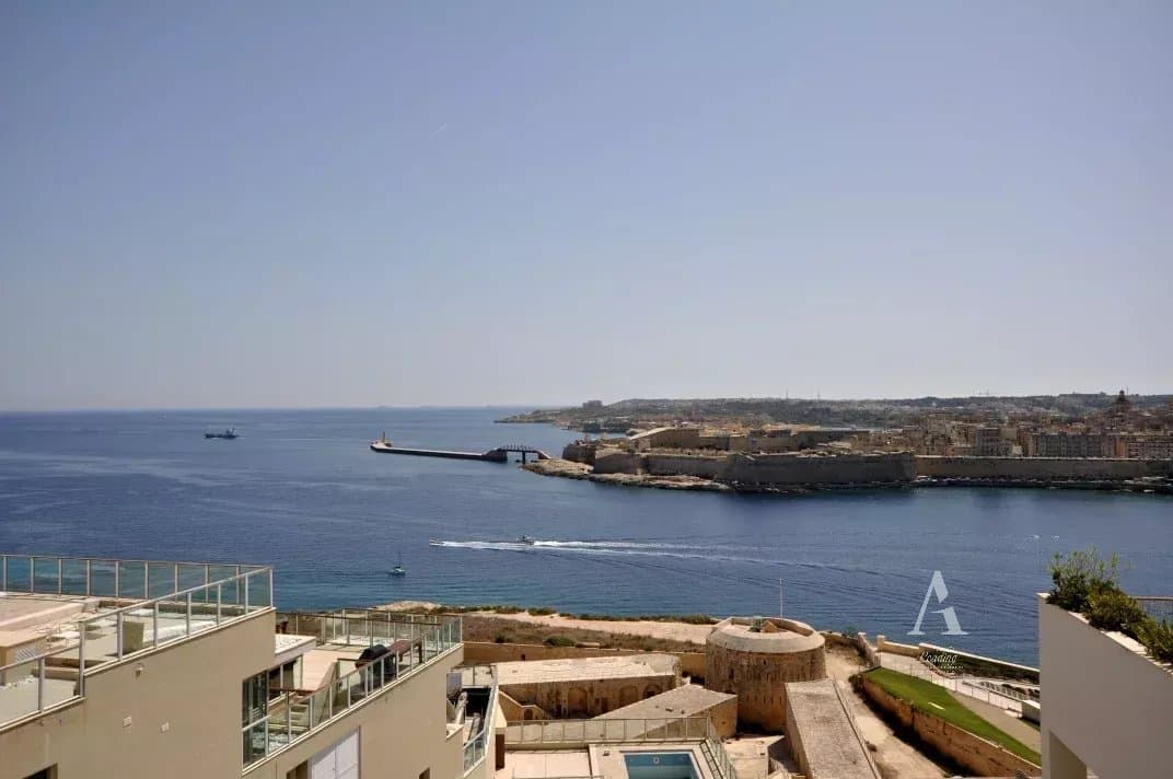 4 Bedrooms Apartment in  Sliema - photo 1