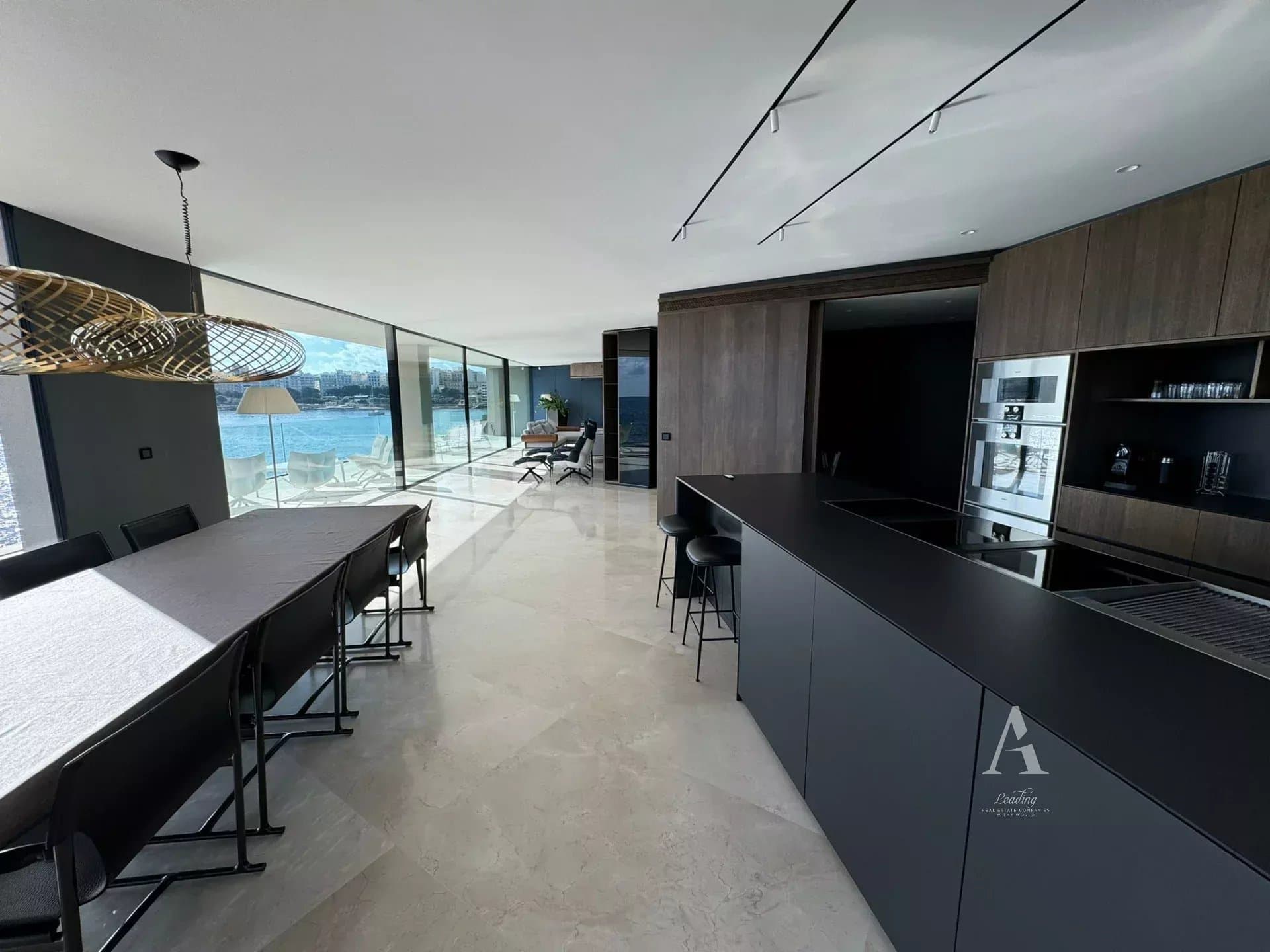 4 Bedrooms Apartment in  St. Julian's - photo 1