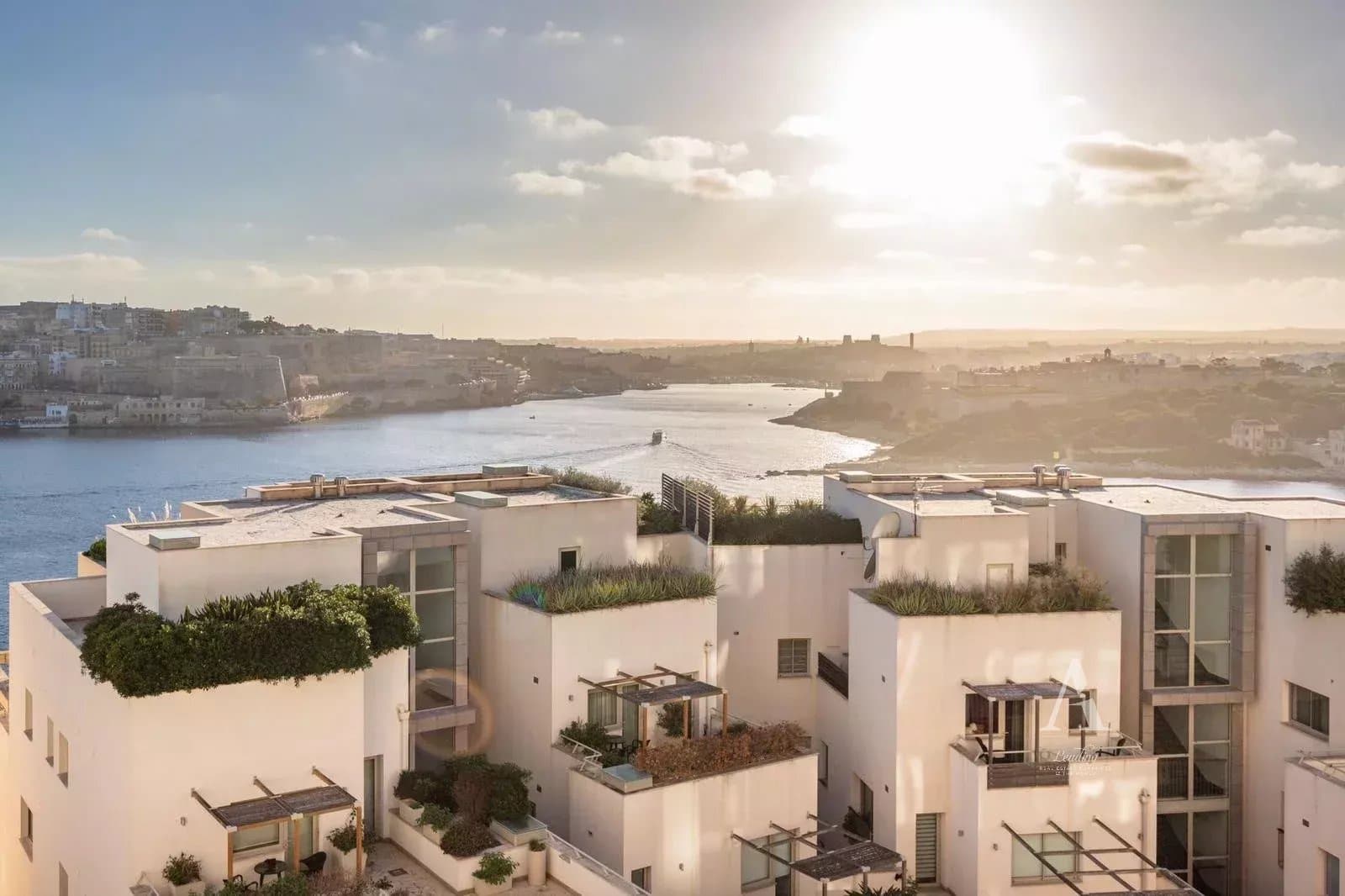 2 Bedrooms Apartment in  Sliema - photo 1