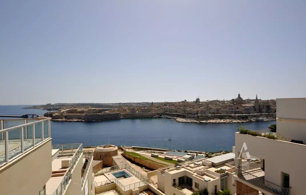 4 Bedrooms Apartment in  Sliema