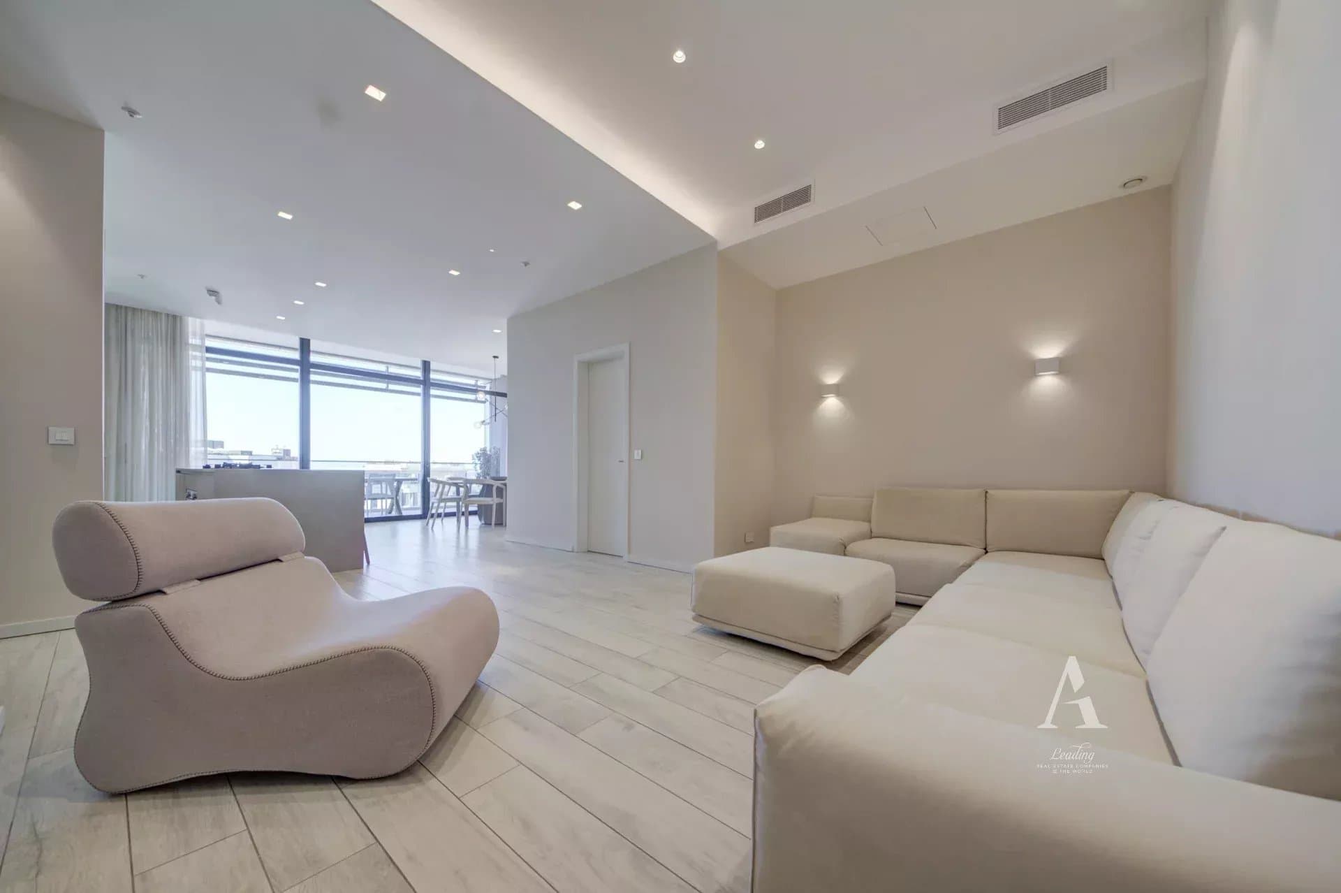 3 Bedrooms Apartment in  St. Julian's - photo 2