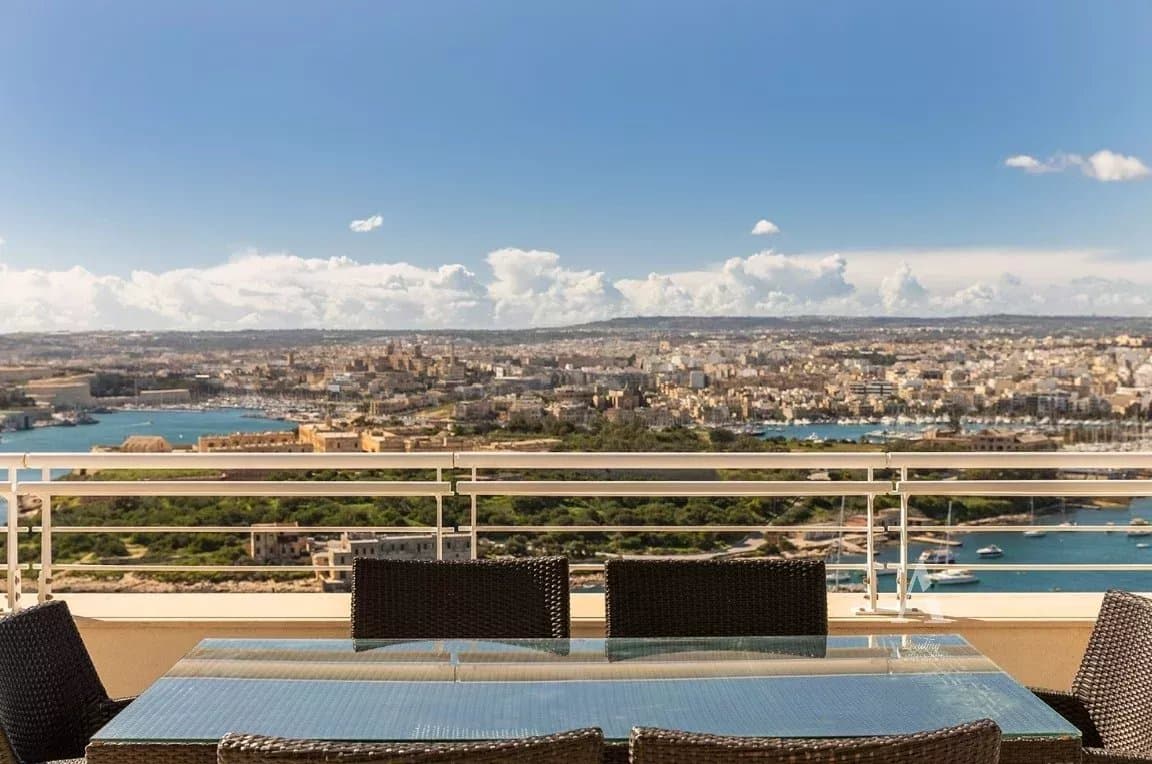 2 Bedrooms Apartment in  Sliema - photo 2