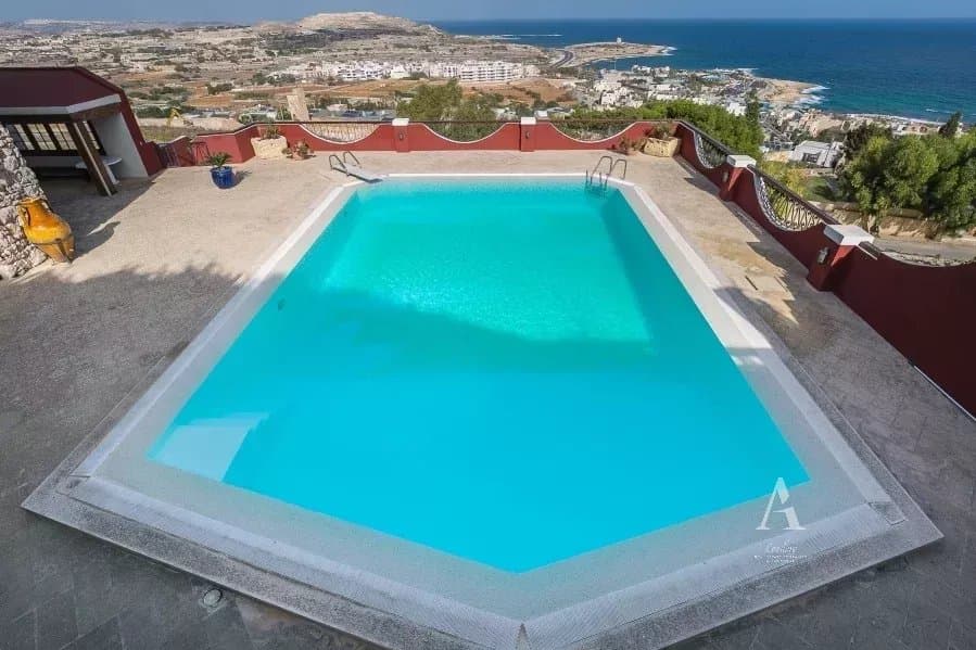 6 Bedroom Villa in Naxxar