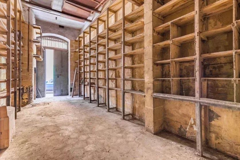  Commercial property in  Valletta - photo 1