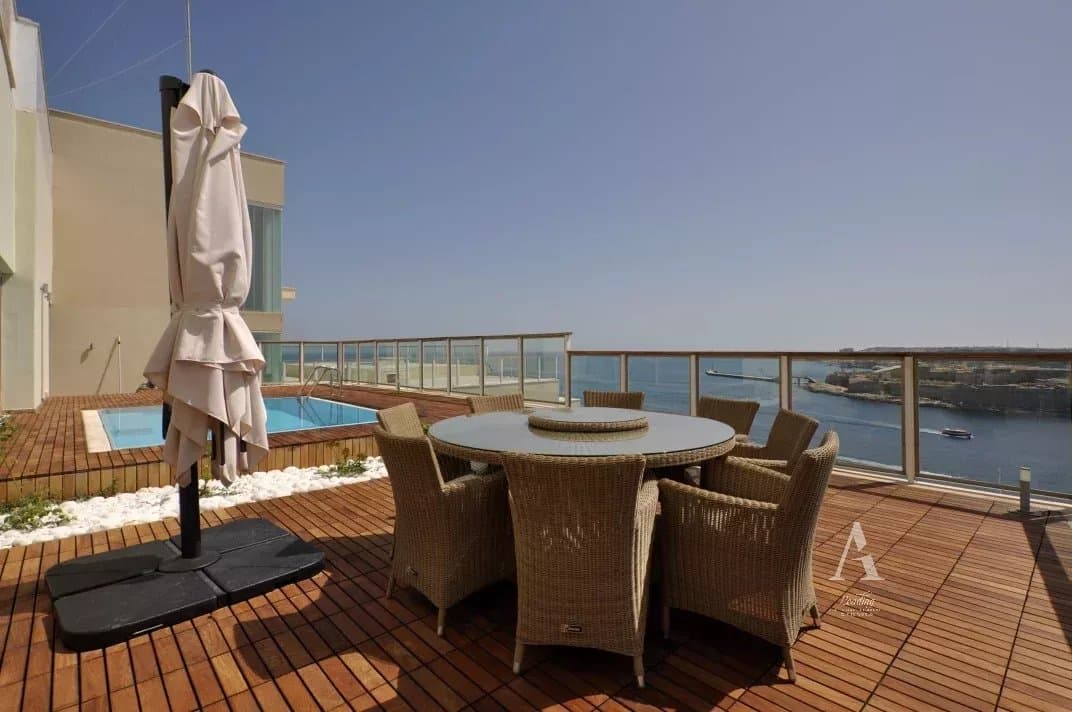 4 Bedrooms Apartment in  Sliema - photo 2