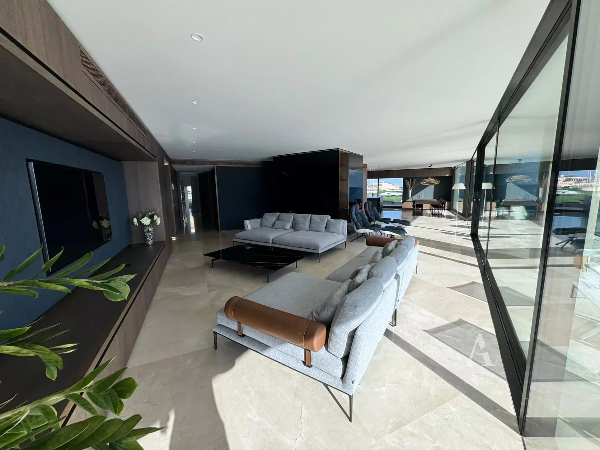 4 Bedrooms Apartment in  St. Julian's - photo 2