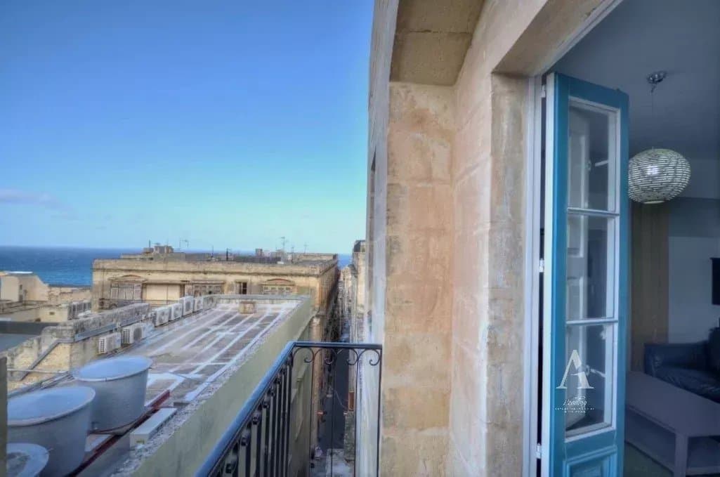4 Bedroom House in Valletta - photo 2